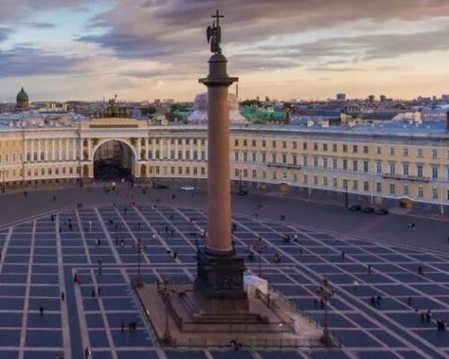 Дворцовая площадь и Александровская колонна