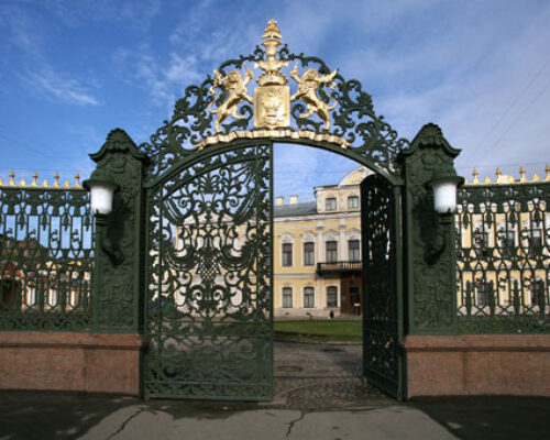 Ворота Шереметевского дворца