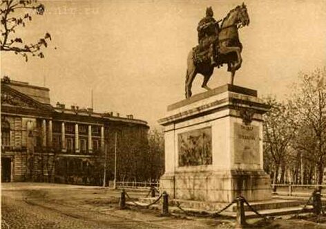 Памятник Петру Первому у Инженерного замка