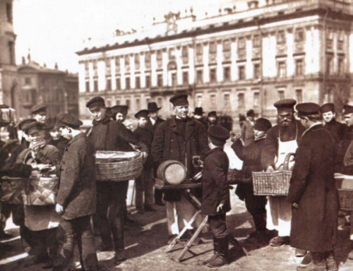 Продавцы сбитня на Марсовом поле. Санкт-Петербург. Фото начало XX века.